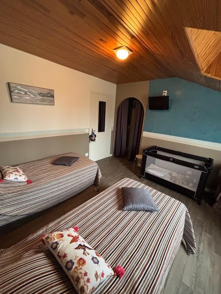 Auberge De La Normandie Junhac Exteriér fotografie