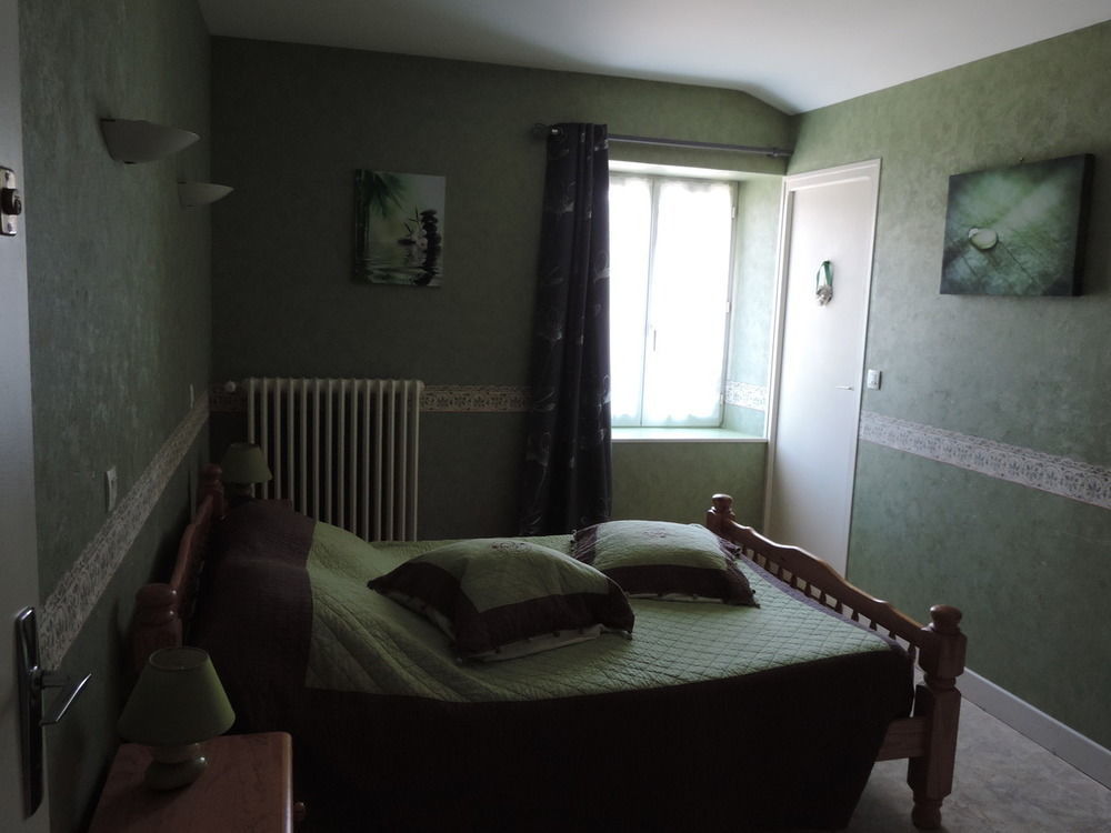 Auberge De La Normandie Junhac Exteriér fotografie